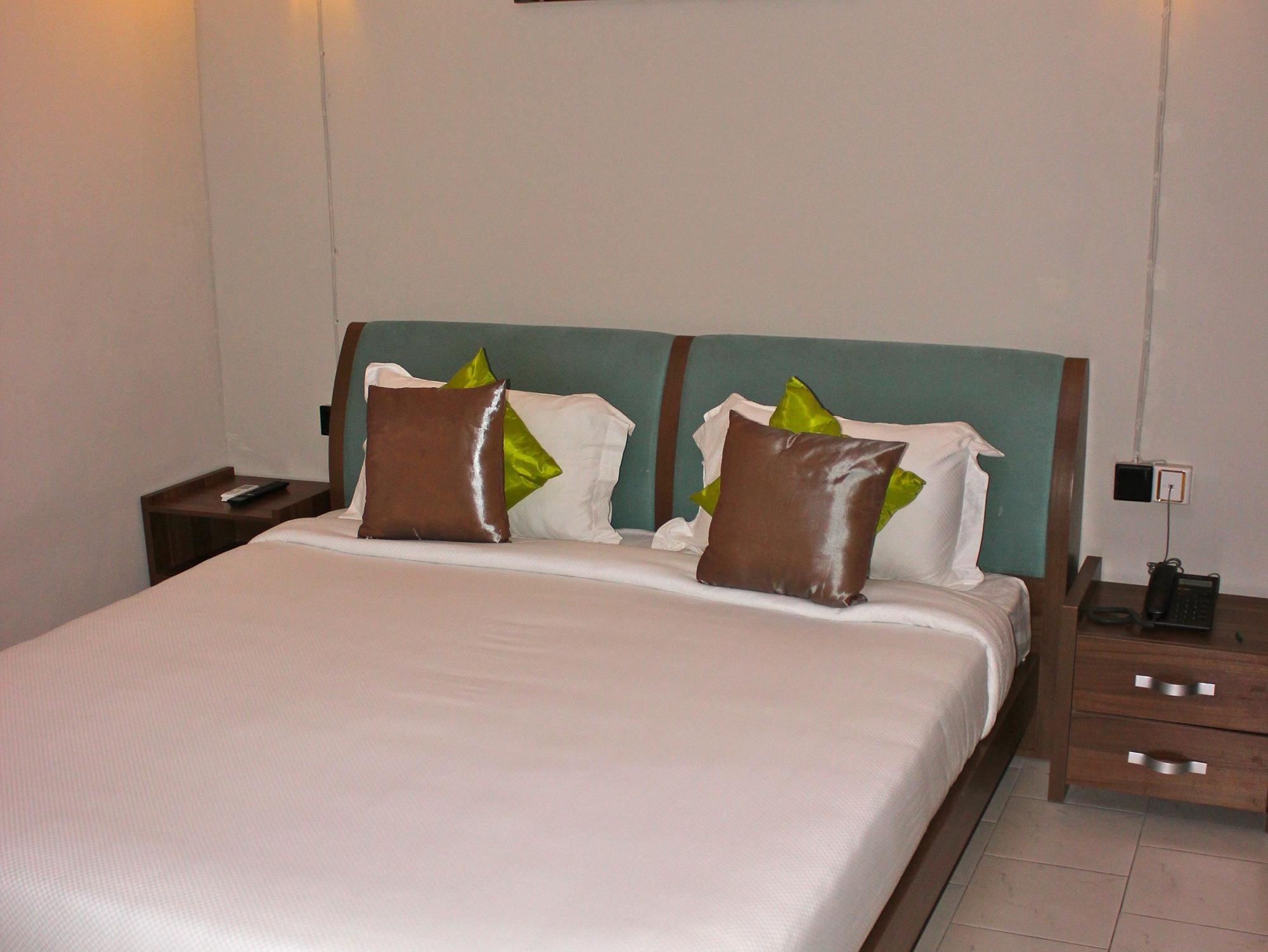 West Palm Inn Flic en Flac ภายนอก รูปภาพ