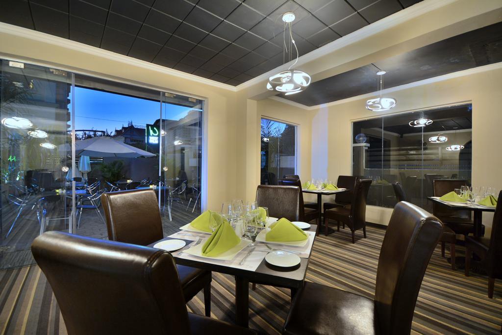 West Palm Inn Flic en Flac ภายนอก รูปภาพ