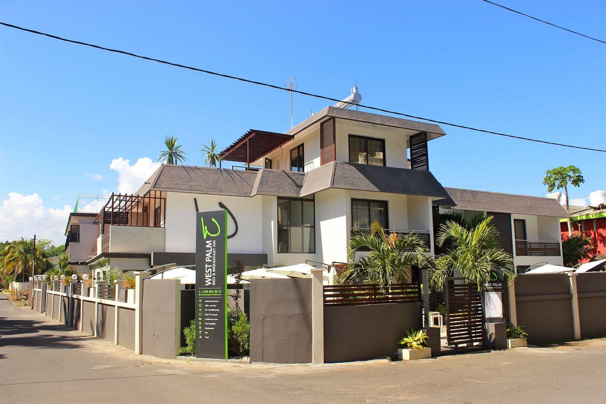 West Palm Inn Flic en Flac ภายนอก รูปภาพ