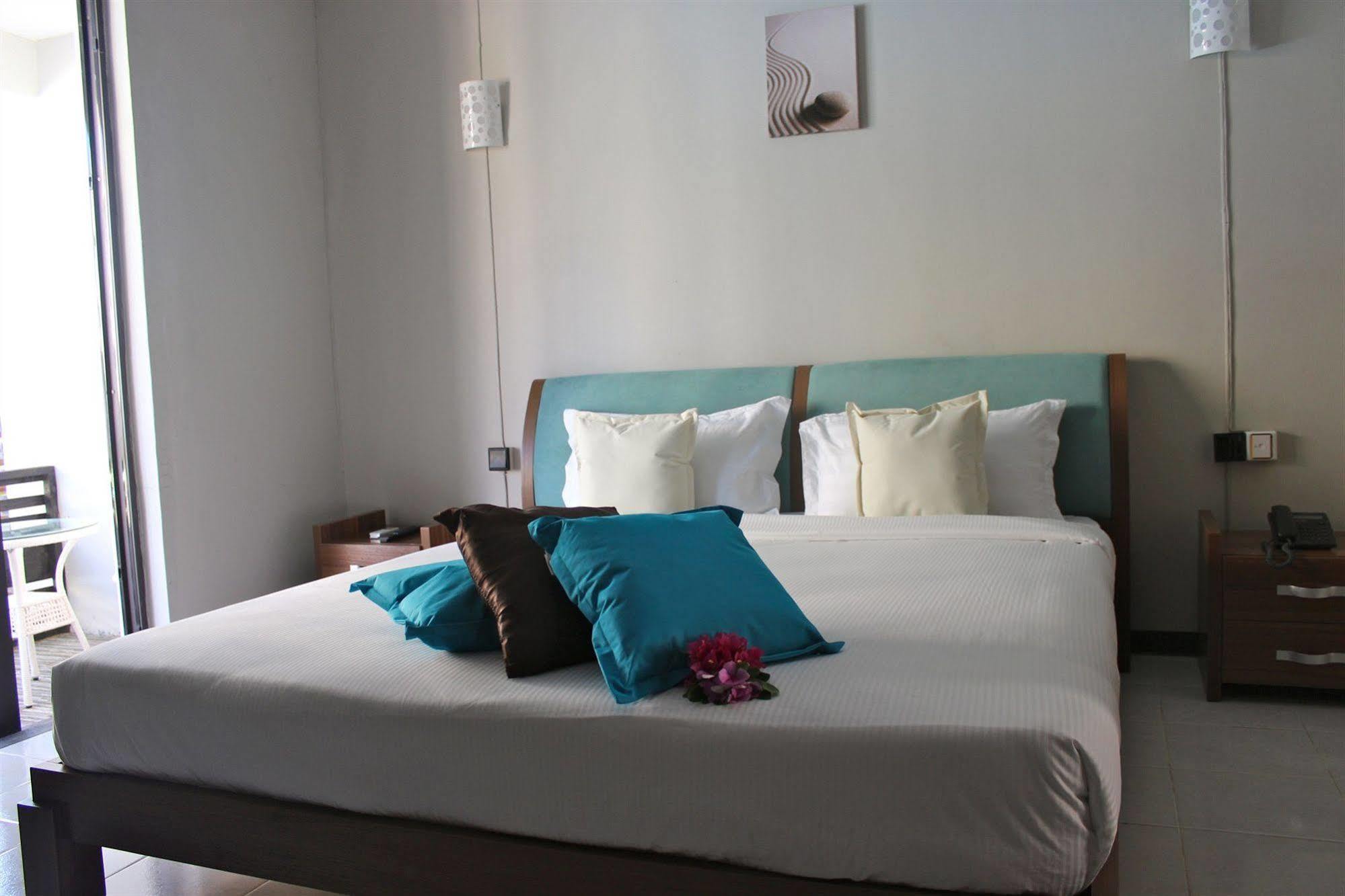 West Palm Inn Flic en Flac ภายนอก รูปภาพ