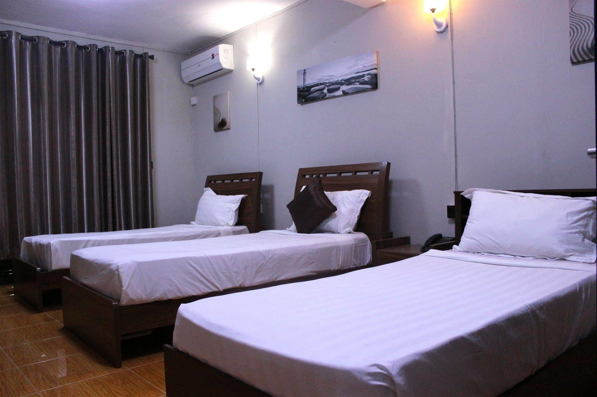 West Palm Inn Flic en Flac ภายนอก รูปภาพ