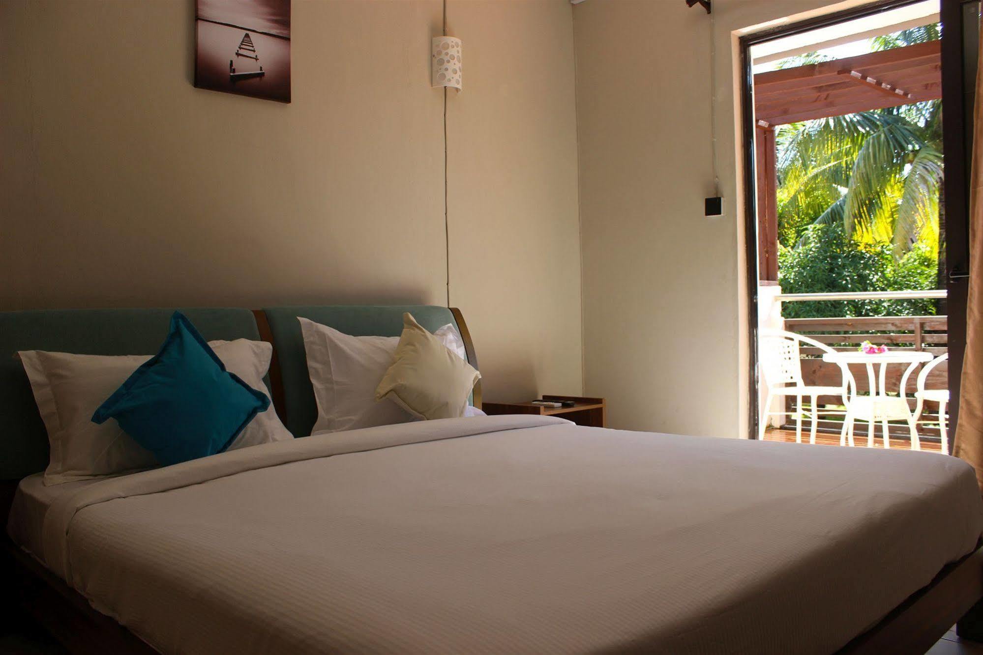West Palm Inn Flic en Flac ภายนอก รูปภาพ