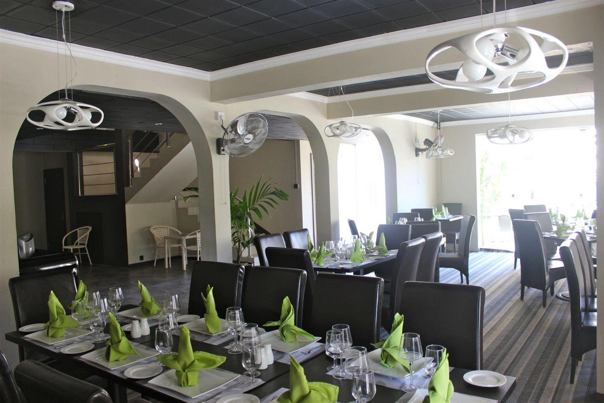 West Palm Inn Flic en Flac ภายนอก รูปภาพ