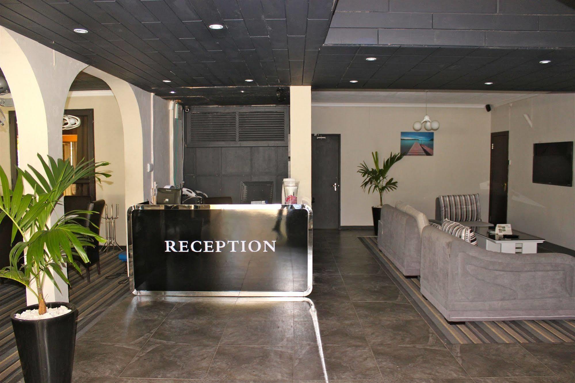 West Palm Inn Flic en Flac ภายนอก รูปภาพ