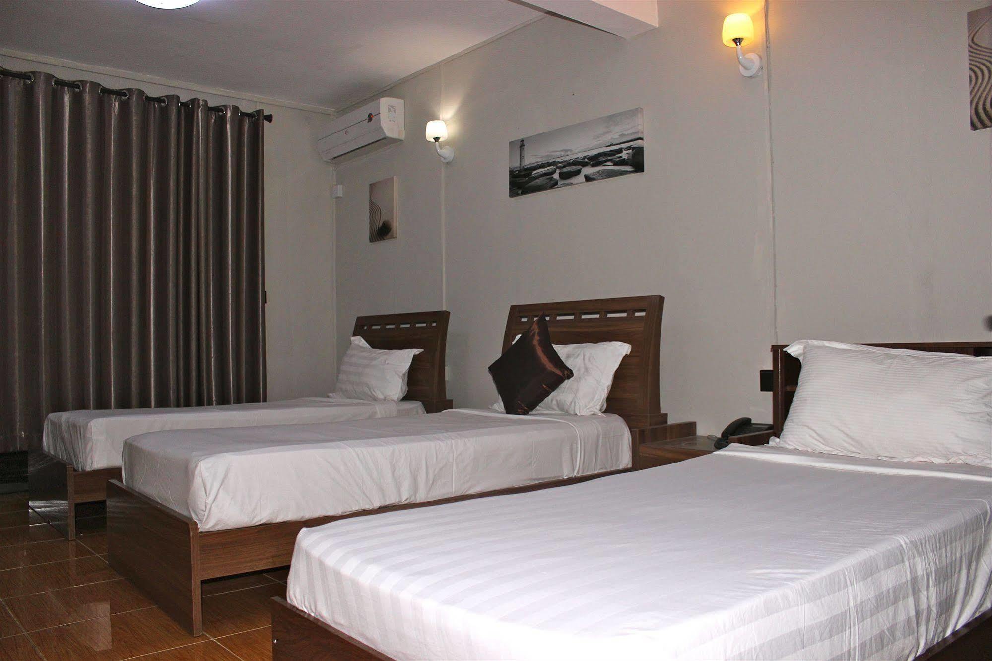 West Palm Inn Flic en Flac ภายนอก รูปภาพ