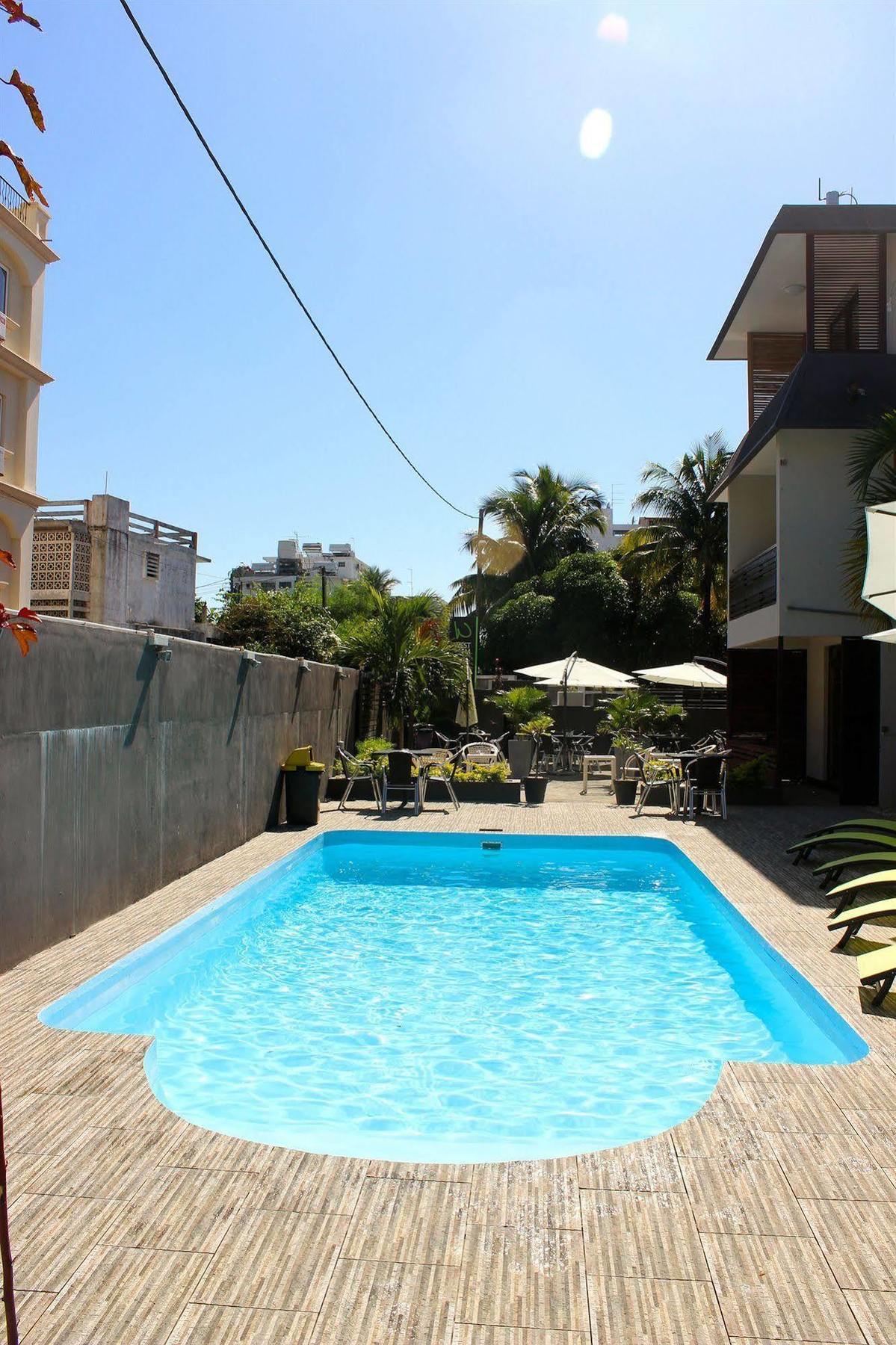 West Palm Inn Flic en Flac ภายนอก รูปภาพ