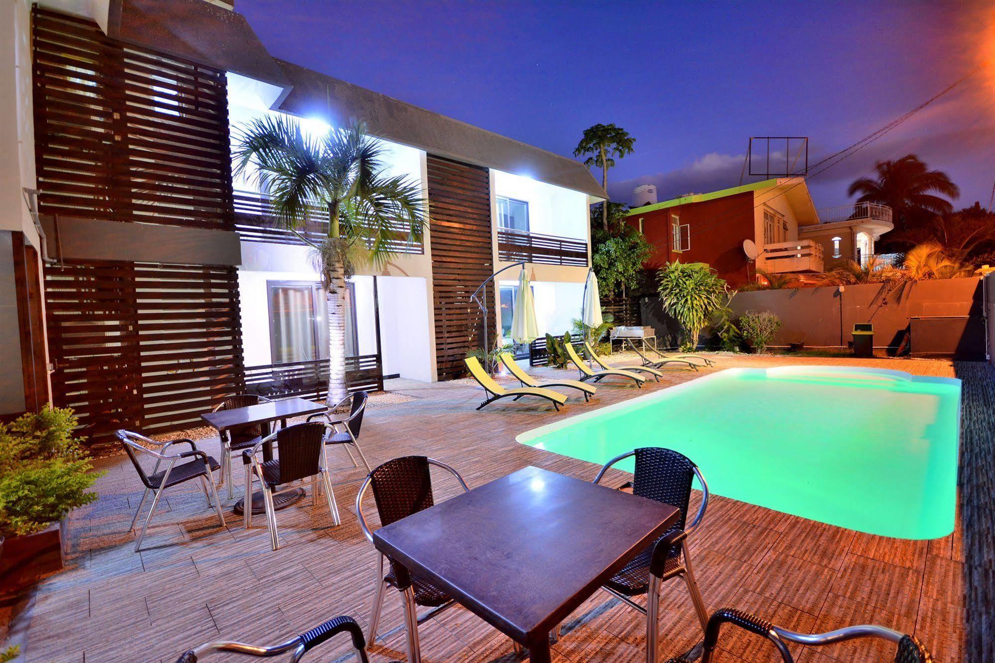 West Palm Inn Flic en Flac ภายนอก รูปภาพ