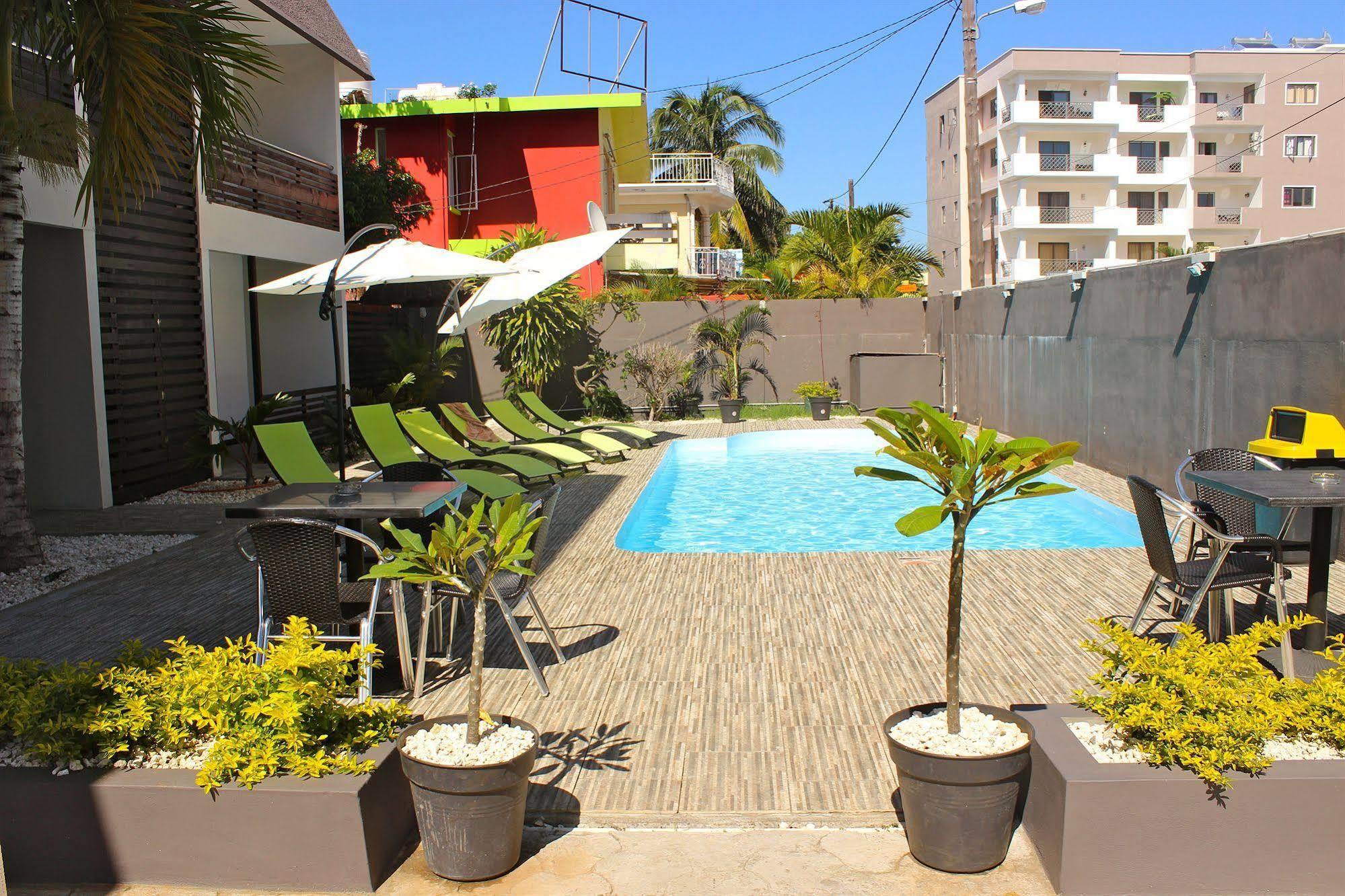 West Palm Inn Flic en Flac ภายนอก รูปภาพ