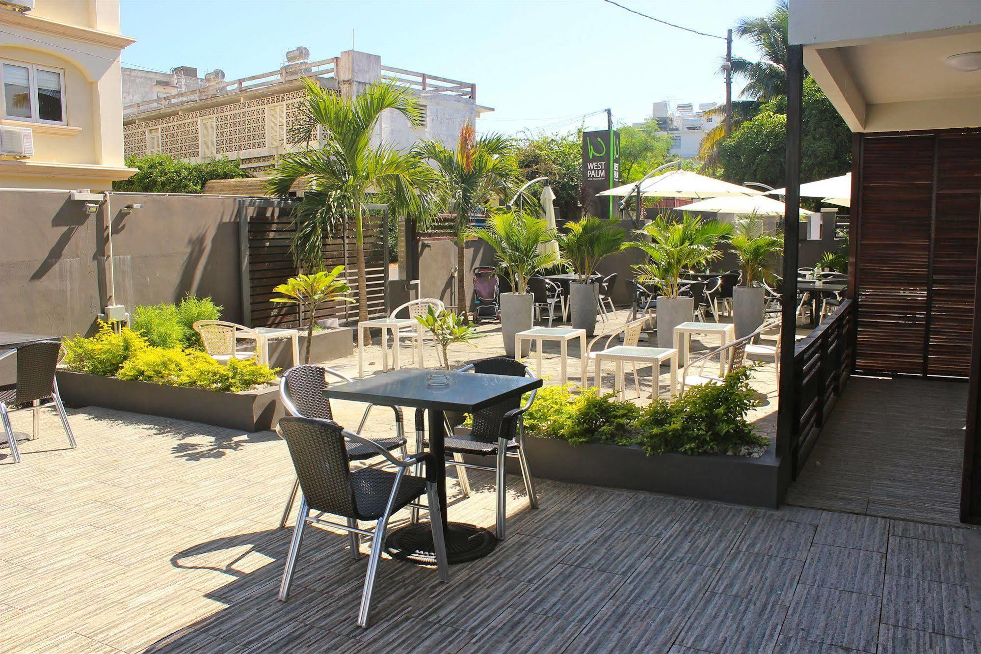 West Palm Inn Flic en Flac ภายนอก รูปภาพ