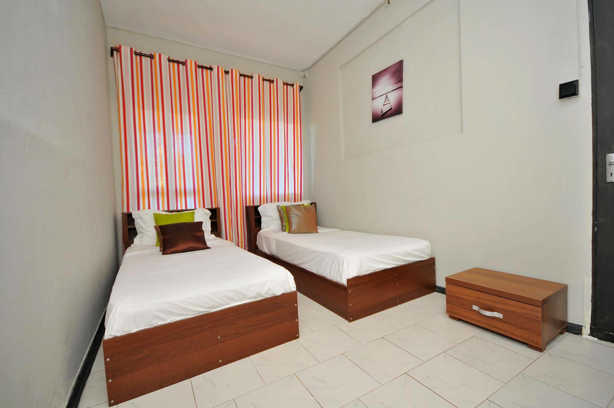West Palm Inn Flic en Flac ภายนอก รูปภาพ