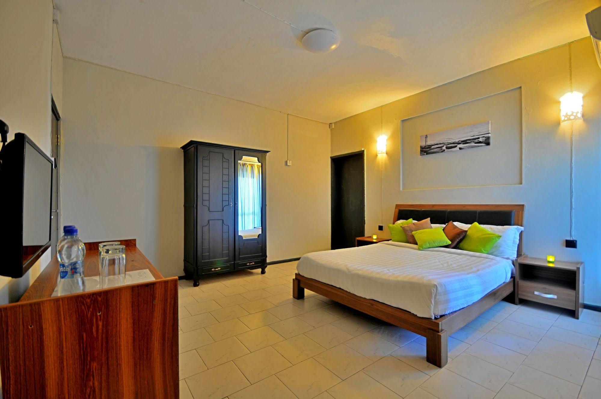 West Palm Inn Flic en Flac ภายนอก รูปภาพ